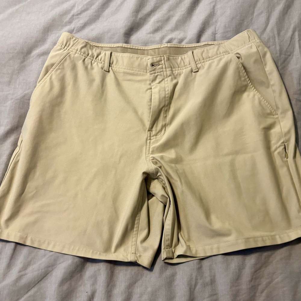Under Armour Men's Beige Flat Front Golf Shorts